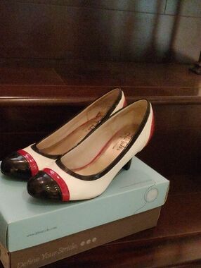 Life Stride Women’s White, Black & Red Low Heel Pumps